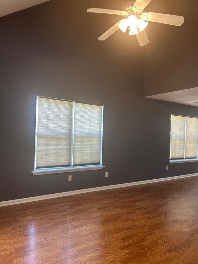 Building Photo - Desired Location for this 3 bedroom 2 bath...