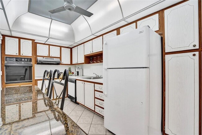 Building Photo - 4250 Galt Ocean Dr