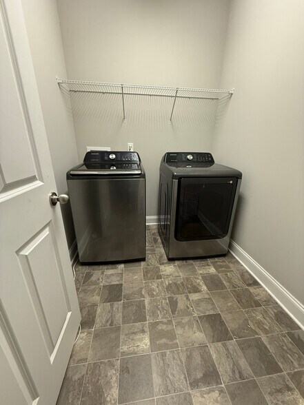 Building Photo - 1015 Westgate Dr