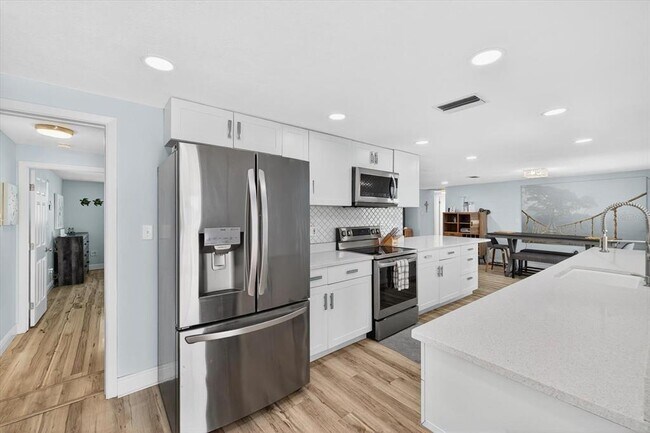 Building Photo - 5312 Flora Ave
