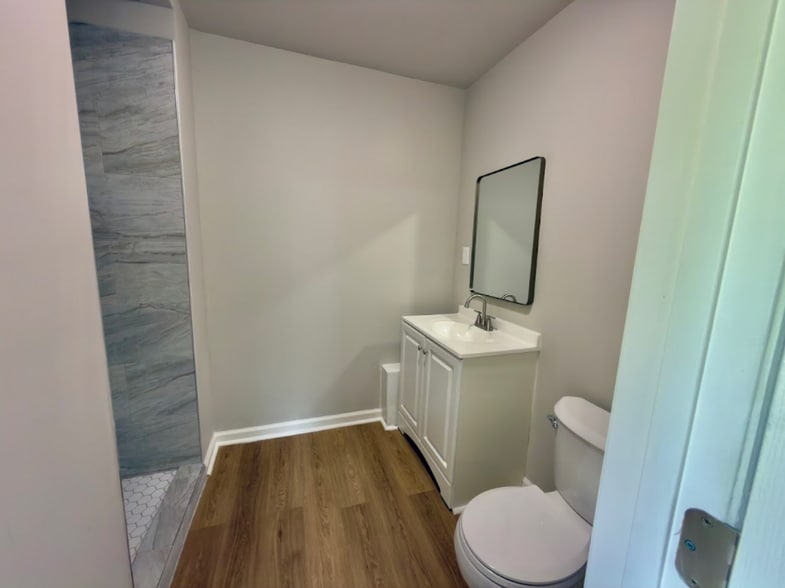 Building Photo - 413 Wadsworth Dr