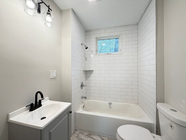 Building Photo - 271 Elm St