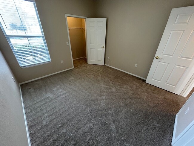 Building Photo - 2 BEDROOM CONDO IN SOUTHWEST LAS VEGAS CONDO