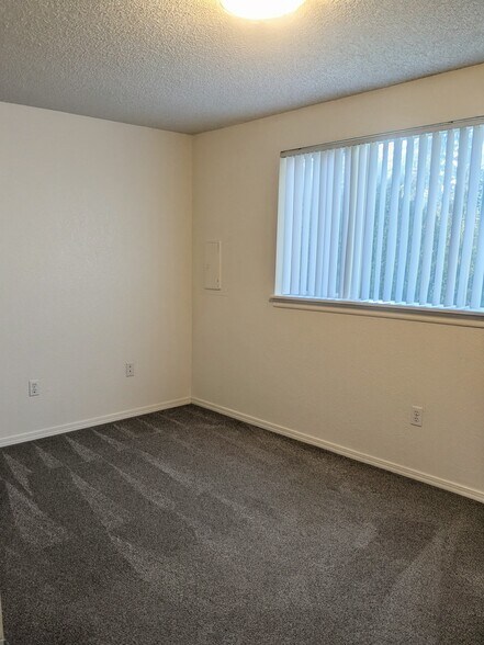 Back bedroom - 9127 Meridian Pl NE