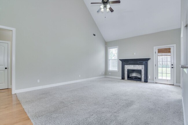 Building Photo - 6 Bedroom House in Evans