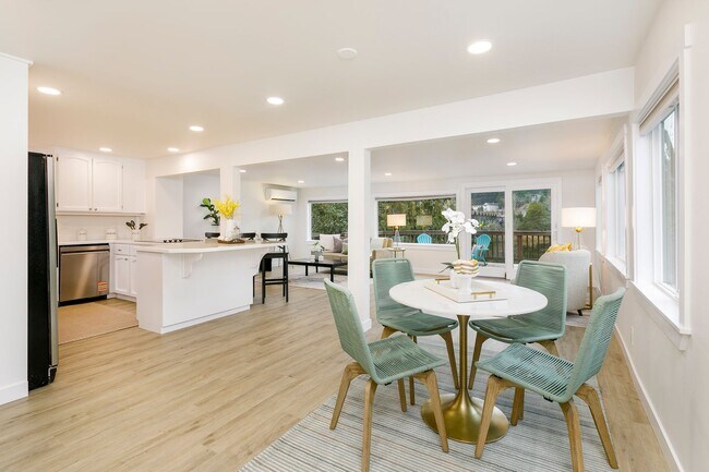 Building Photo - JENSEN DUPLEX