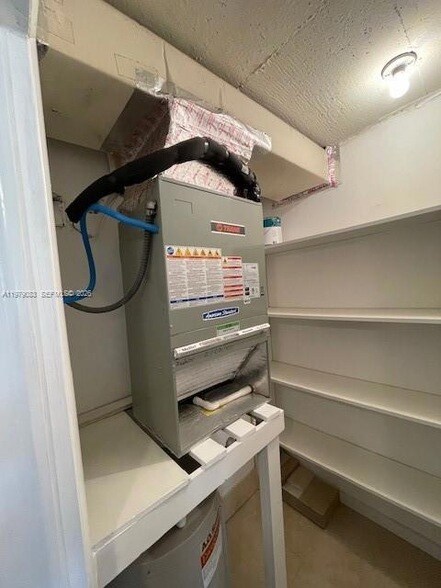 Building Photo - 13455 NE 10th Ave