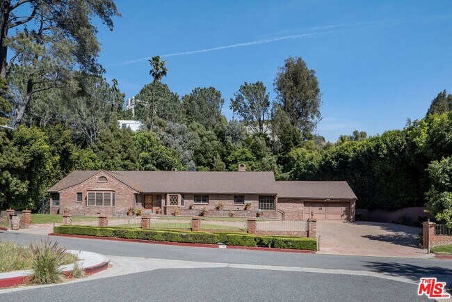Building Photo - 1110 Sutton Way