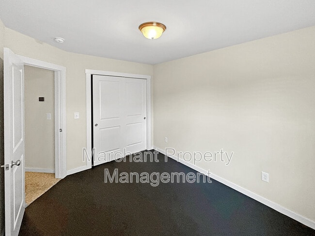 Building Photo - 766 Elmbrook Dr