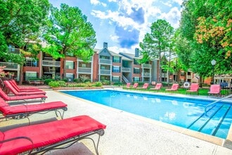 Building Photo - Greenbriar Apartments