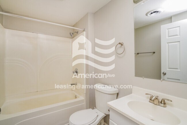 Building Photo - 820 Penn St