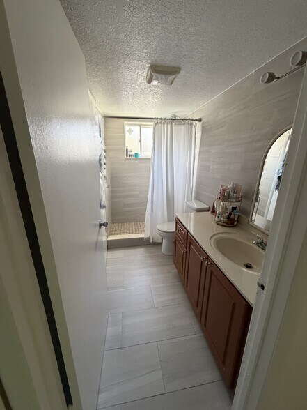 Building Photo - 2650 W 76th St