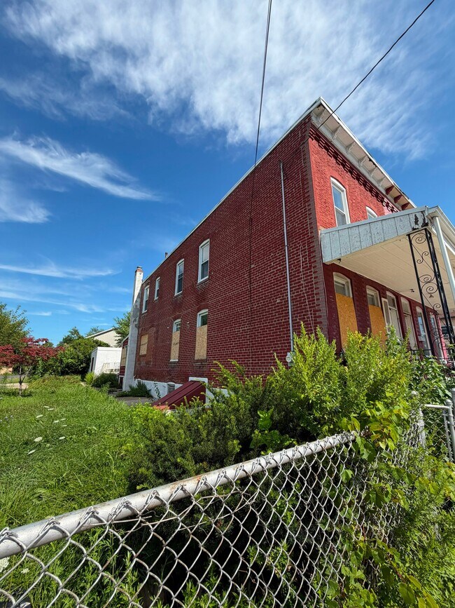 Building Photo - 21 Wainwright Ave