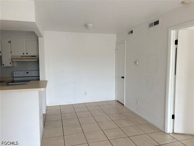 Building Photo - 2855 Winkler Ave