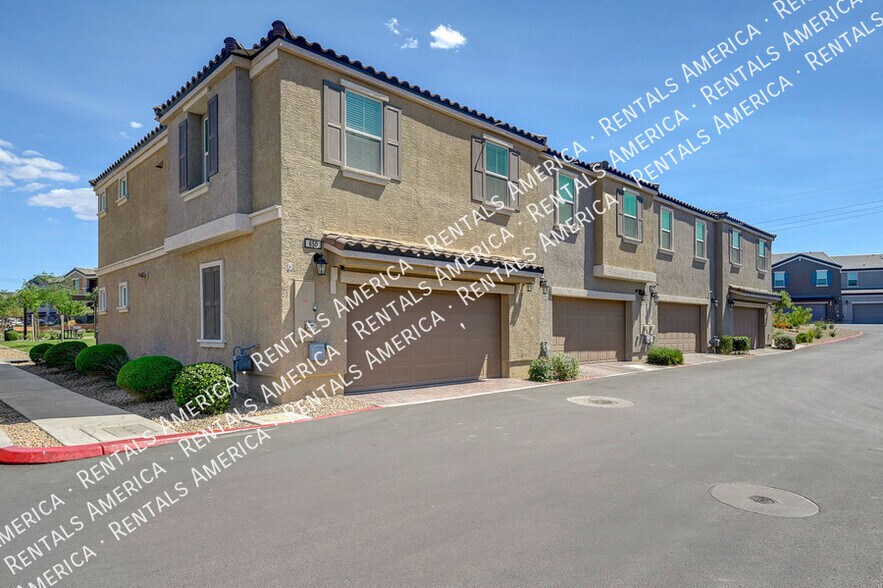 Building Photo - 650 Vetiver Ln