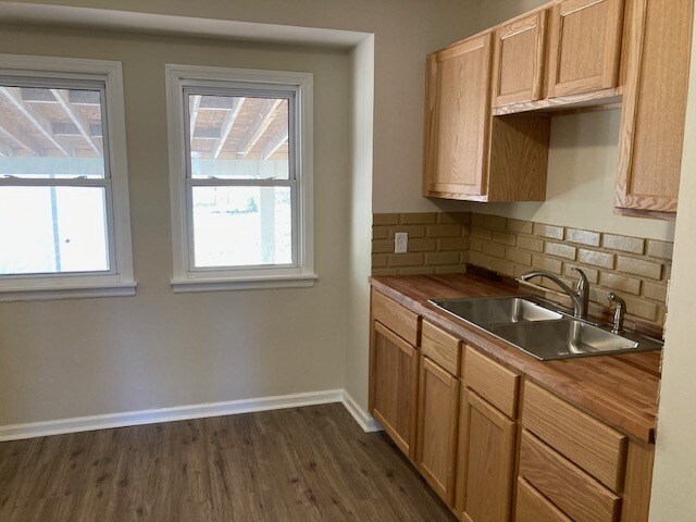 Building Photo - 115 W 13th St