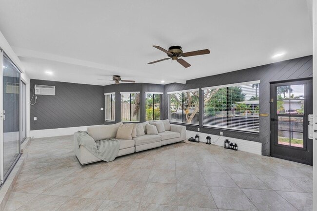 Building Photo - 5921 NE 15th Ave