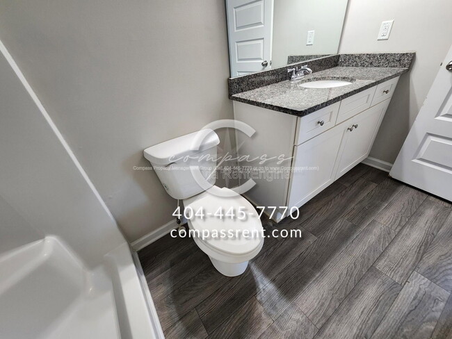 Building Photo - 206 Lyndon Wy NW