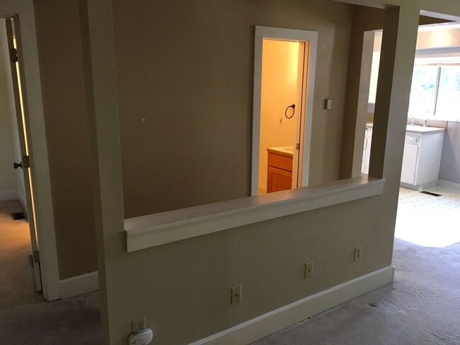 Building Photo - 368 NW Hunter Pl