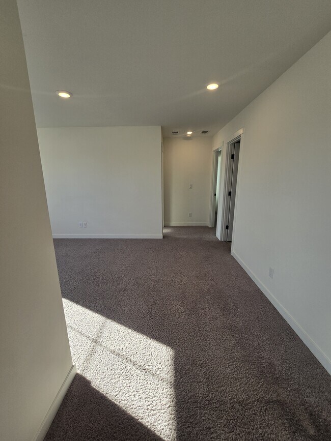 Building Photo - 903 Vine Maple Dr SE