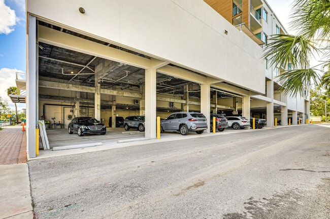 Building Photo - 332 Cocoanut Ave