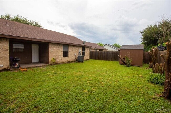 Building Photo - 811 E Stonegate Dr