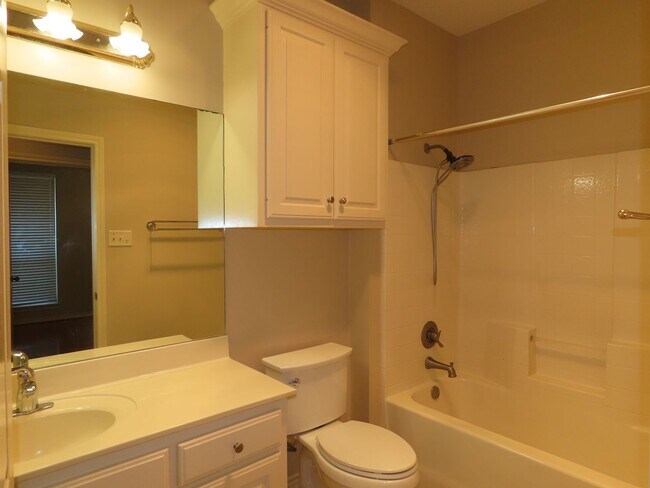 Building Photo - Cozy 3 Bedroom 2 Bathroom In Tyler!!