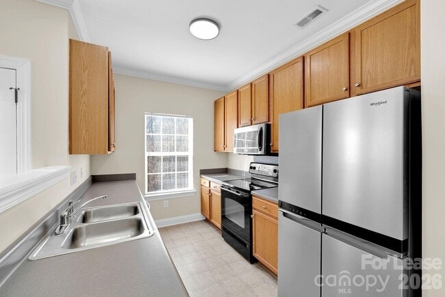 Building Photo - 163 Forest Ridge Rd