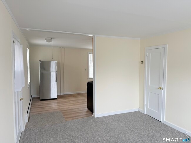 Building Photo - 53 Greenlawn Dr