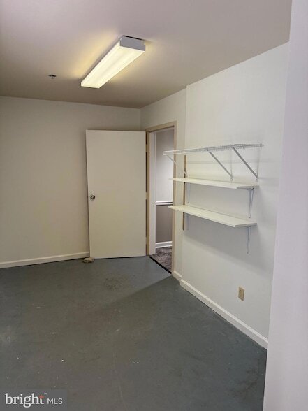Building Photo - 304 Academy St