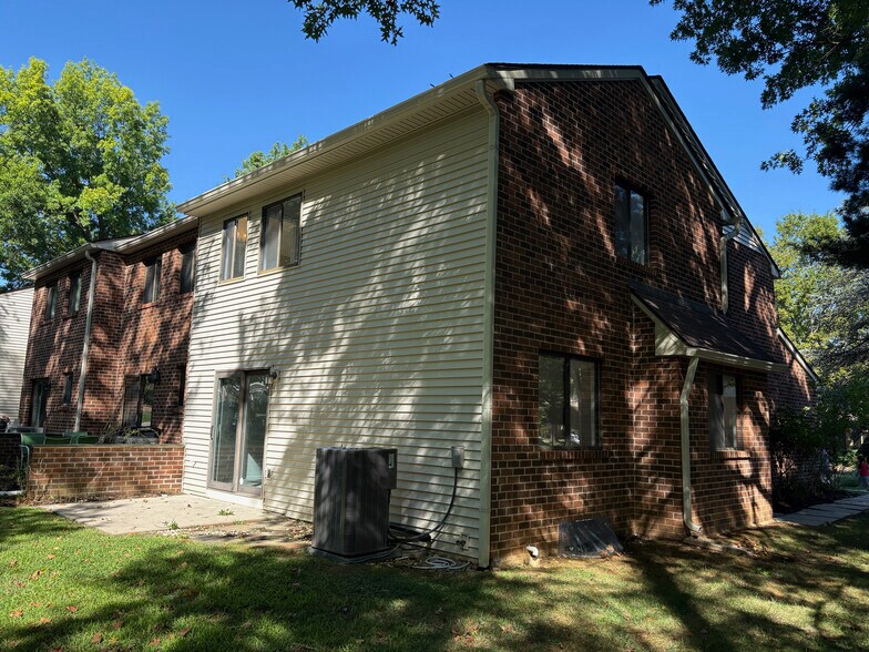 Building Photo - 101 Elgin Ct