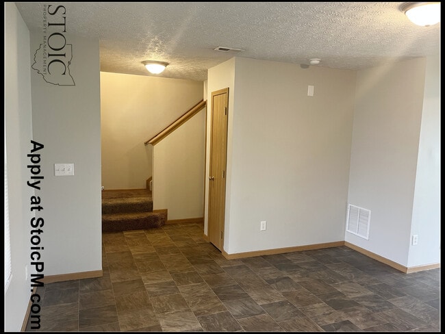 Building Photo - 5460 Poolbeg St