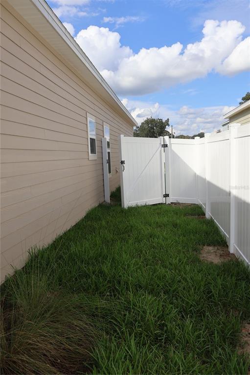 Building Photo - 3260 NE 40th Ln