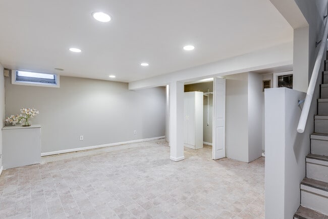 Building Photo - 18W269 Kirkland Ln