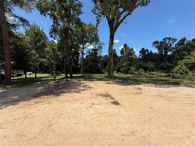 Building Photo - 16767 Oak Knoll Dr