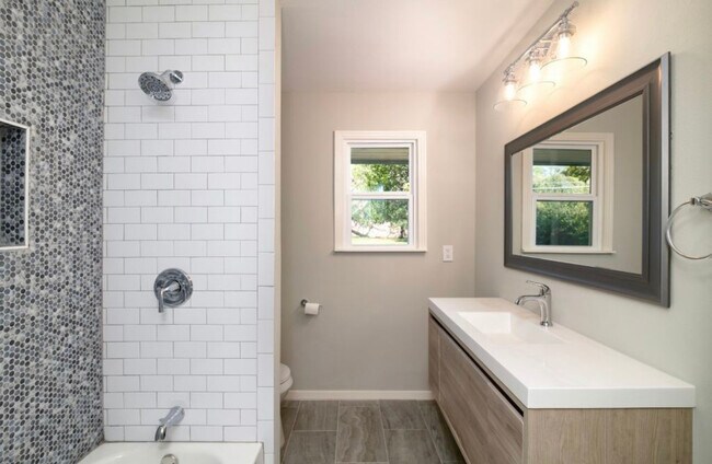 Building Photo - 3808 Piedmont Rd