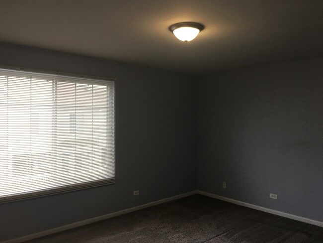 Building Photo - 1770 Middlebury Dr