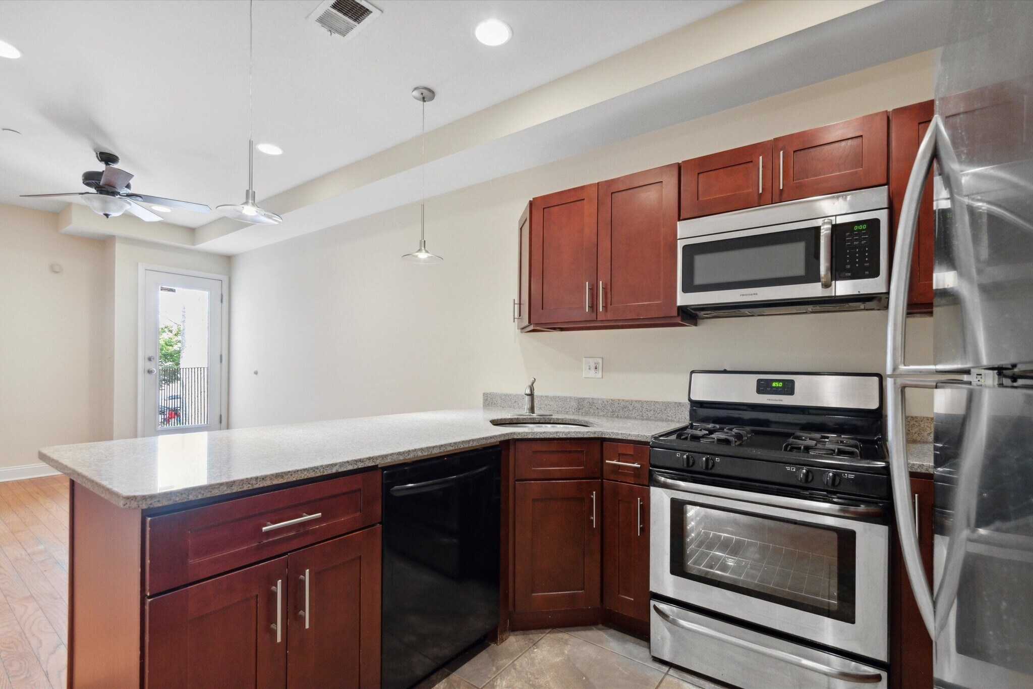 Building Photo - 1424 Willington St