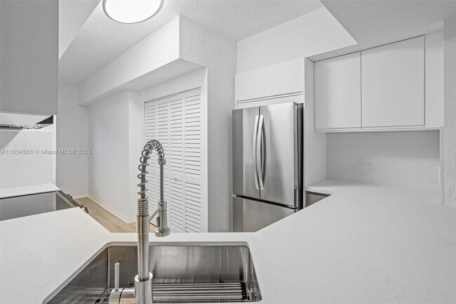 Building Photo - 775 SW 148th Ave