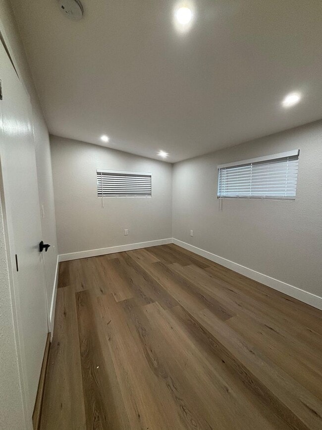 Building Photo - Fully Remodeled 3-Bedroom + Den Home for R...