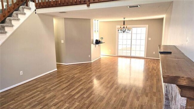 Building Photo - 305 Peachtree Ln