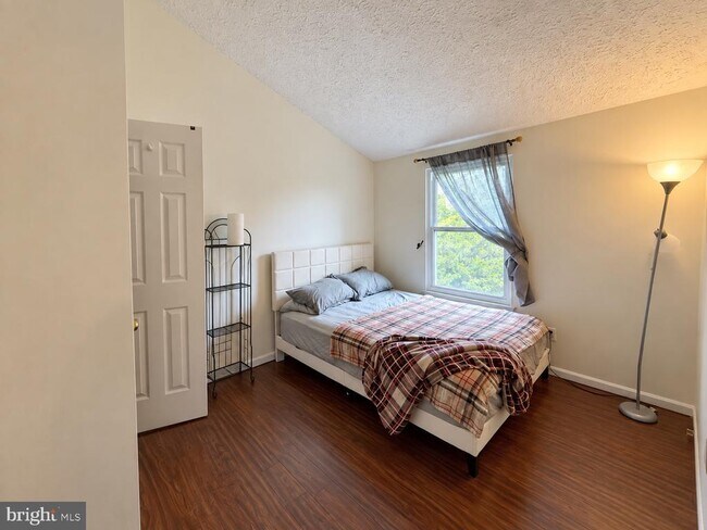 Building Photo - 43 Stoneshire Dr