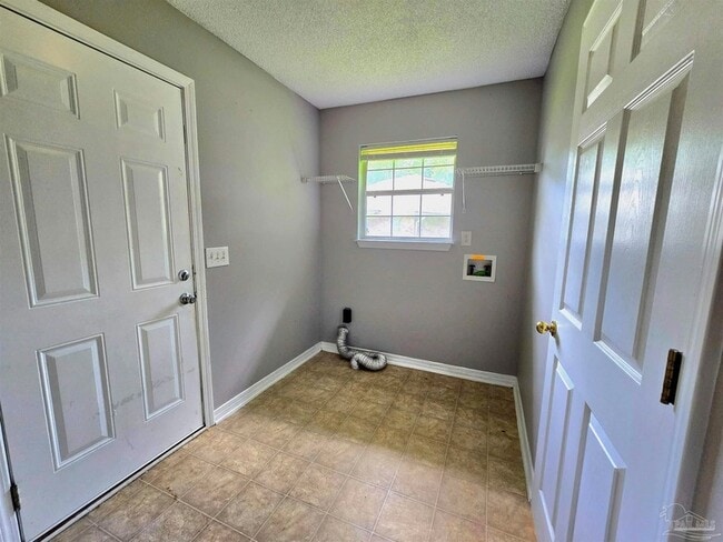 Building Photo - 6718 Fort Deposit Dr