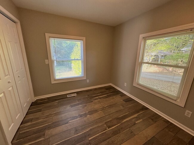 Building Photo - Available to Show