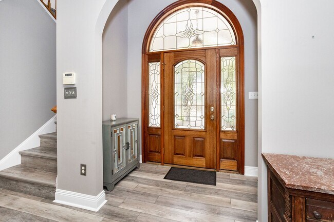 Building Photo - Historic Highland Road Beauty with Bayou V...