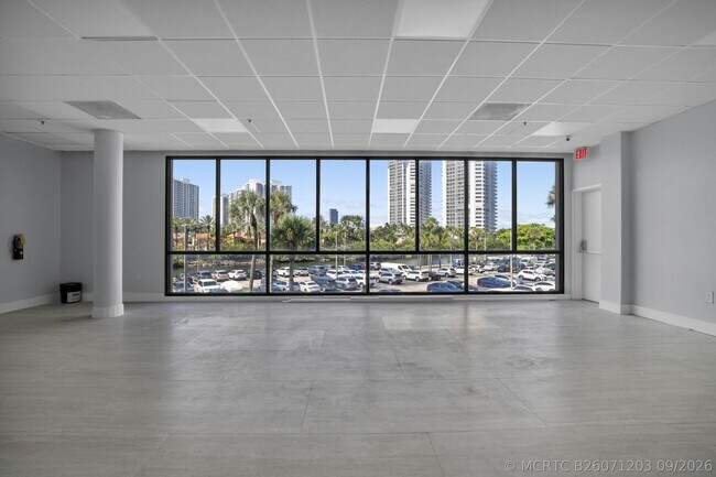 Building Photo - 3701 N Country Club Dr