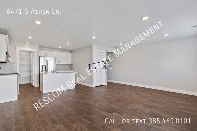 Building Photo - 6471 S Aspen Ln