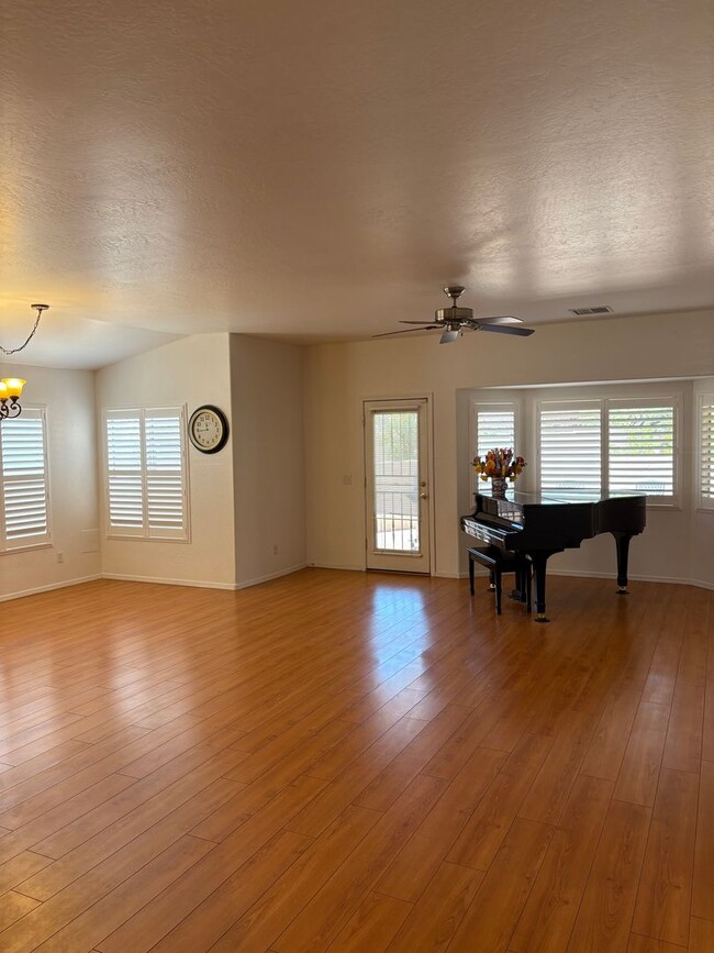 Building Photo - Unfurnished, 1 Year Minimum - Procure Only