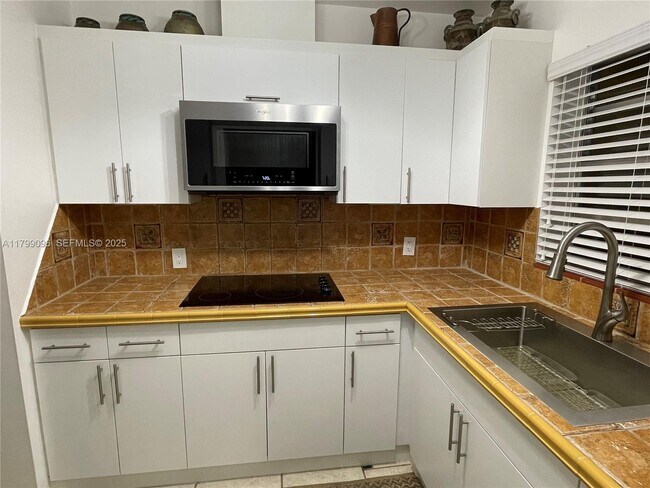 Building Photo - 63 NW 51st Ave