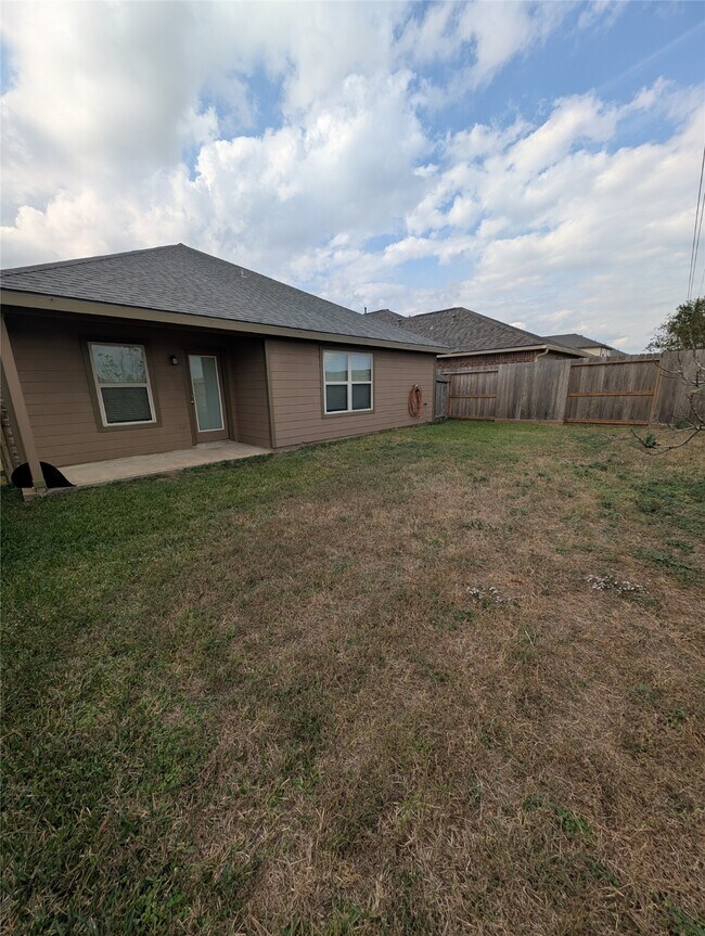 Building Photo - 18918 Bluestone Hollow Ln